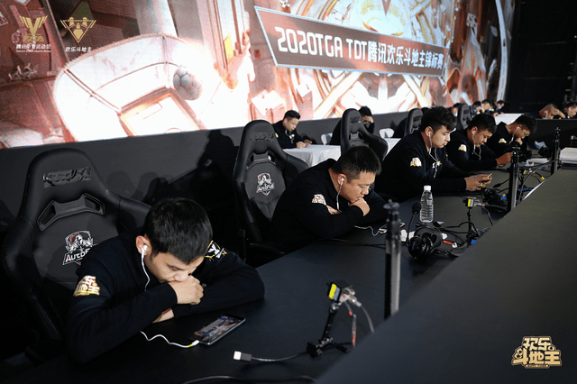 【星空体育APP网站】
欢喜斗田主锦标赛圆满落幕!腾讯棋牌推动斗田主赛事朝专业化偏向连续迈进(图9) 【星空体育APP网站】
欢喜斗田主锦标赛圆满落幕!腾讯棋牌推动斗田主赛事朝专业化偏向连续迈进(图9)